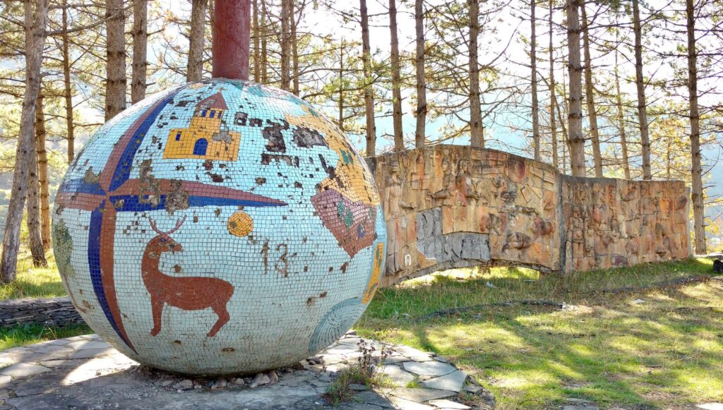 Tbilisi National Park Monument, Mosaic sphere