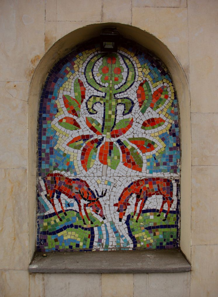 Decorative wall with 4 mosaic panno